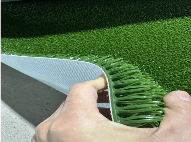 PE Turf Roll Handling 01